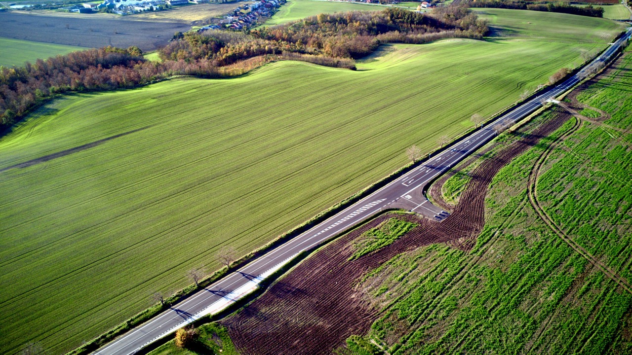 Silnice II/380 – rekonstrukce úseku Hovorany–Mutěnice - Edilizia stradale e costruzione di ponti