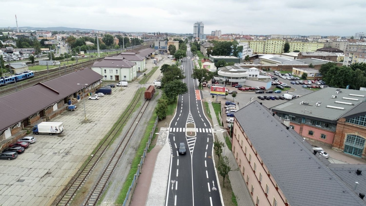 Olomouc – nová část Jantarové cyklostezky a rekonstrukce ul. Jeremenkova - Edilizia stradale e costruzione di ponti